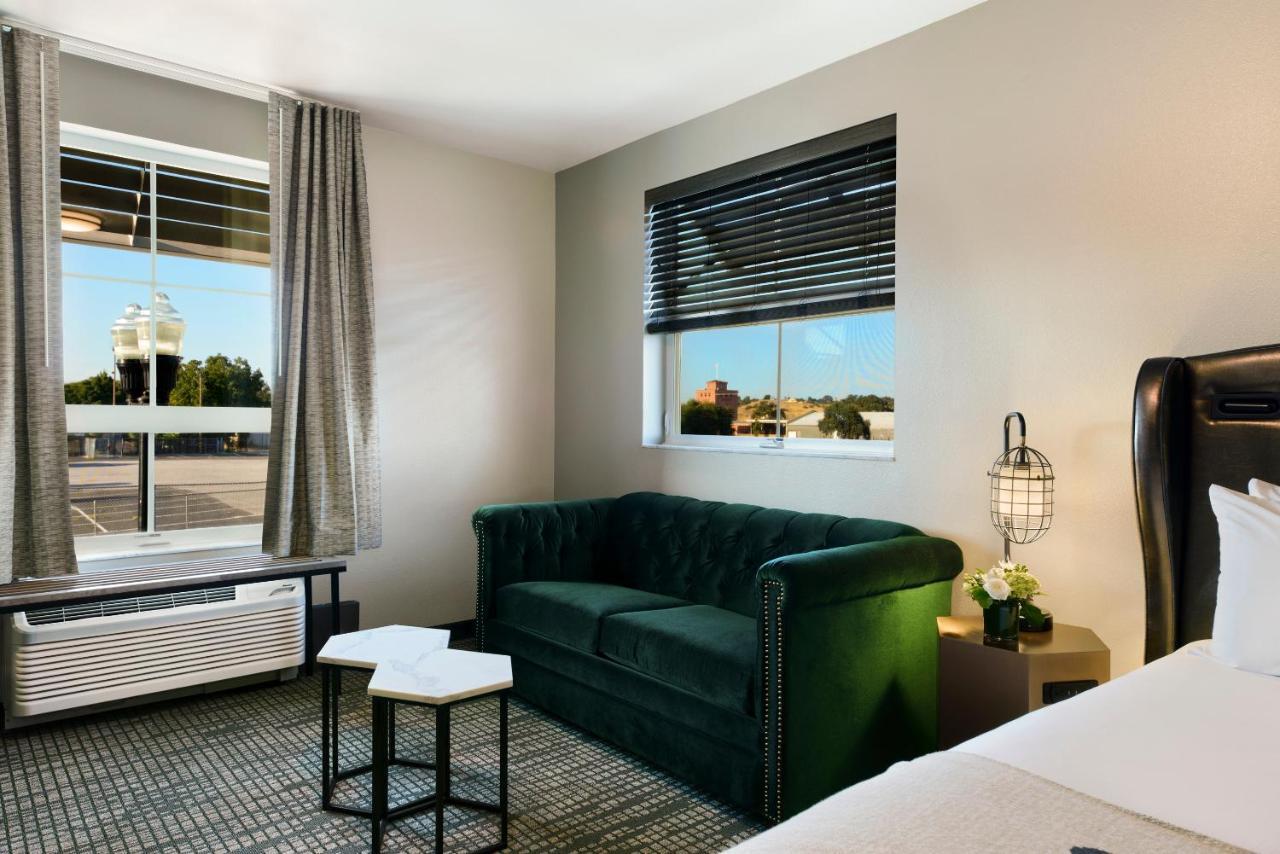 Oxford Suites Paso Robles Esterno foto